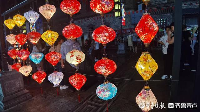 植絨燈籠4_產(chǎn)品展示_藁城區(qū)百盈宮燈廠