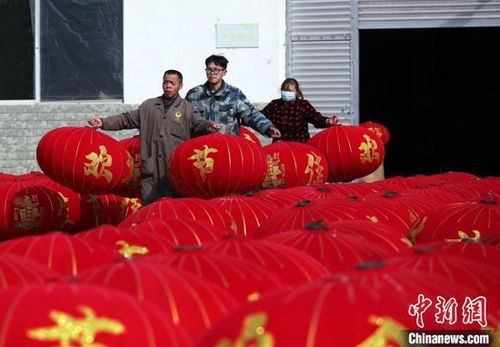 新春見(jiàn)聞 成都 00后 返鄉(xiāng)做燈籠 助中國(guó)年味揚(yáng)四海